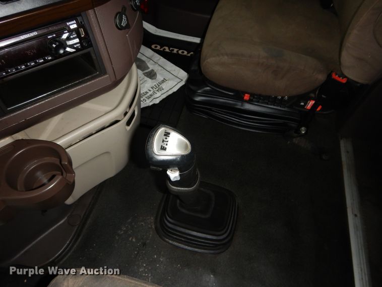 image for item DI8419 2016 Volvo VNL 730  semi truck