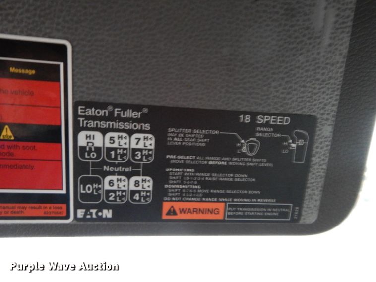 image for item DI8419 2016 Volvo VNL 730  semi truck