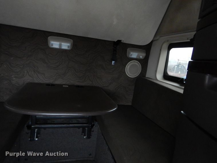 image for item DI8419 2016 Volvo VNL 730  semi truck