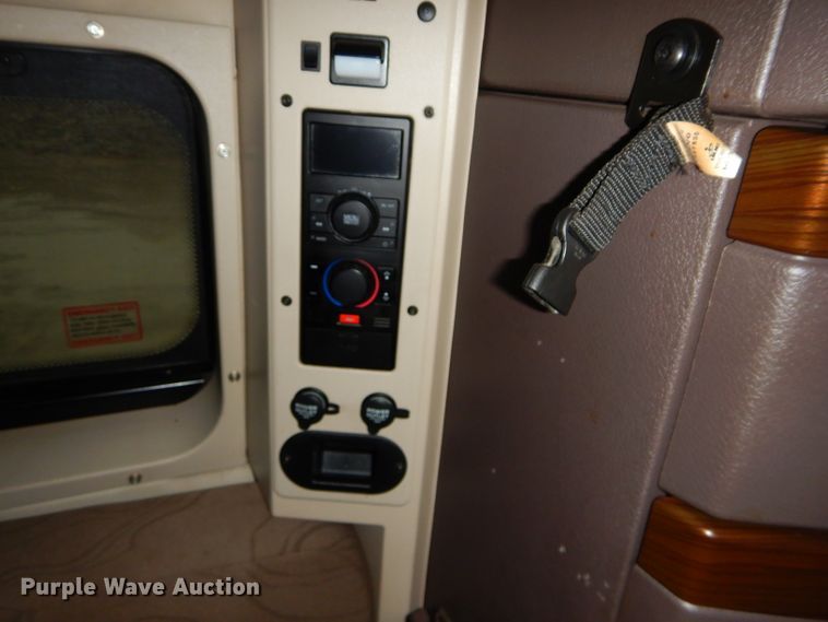 image for item DI8419 2016 Volvo VNL 730  semi truck