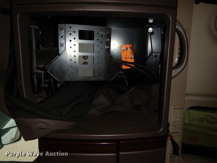 image for item DI8419 2016 Volvo VNL 730  semi truck