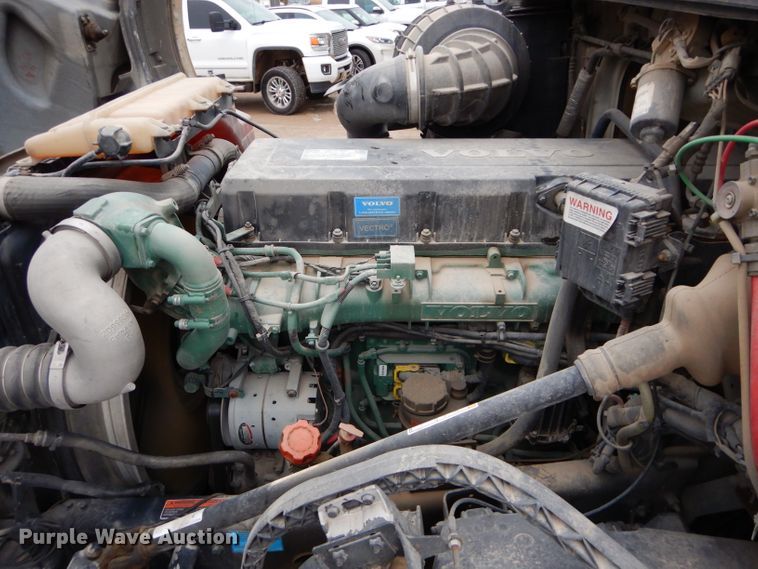 image for item DI8419 2016 Volvo VNL 730  semi truck