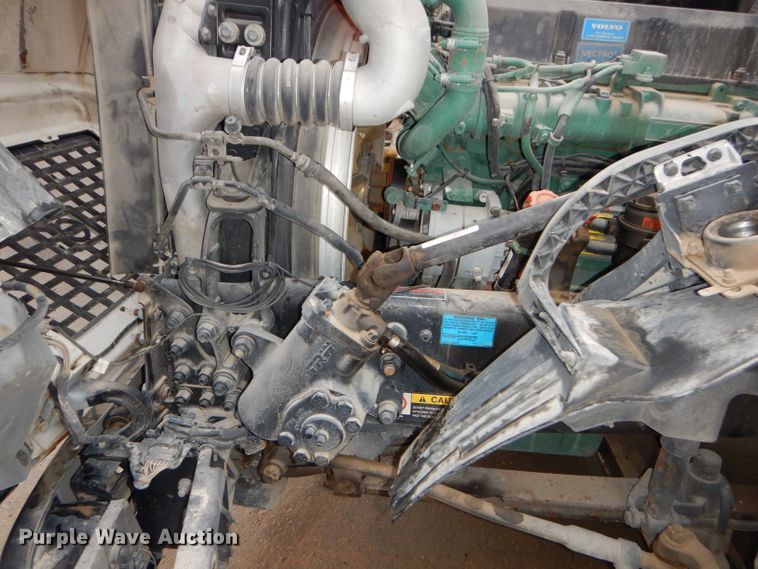 image for item DI8419 2016 Volvo VNL 730  semi truck