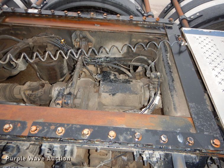 image for item DI8419 2016 Volvo VNL 730  semi truck