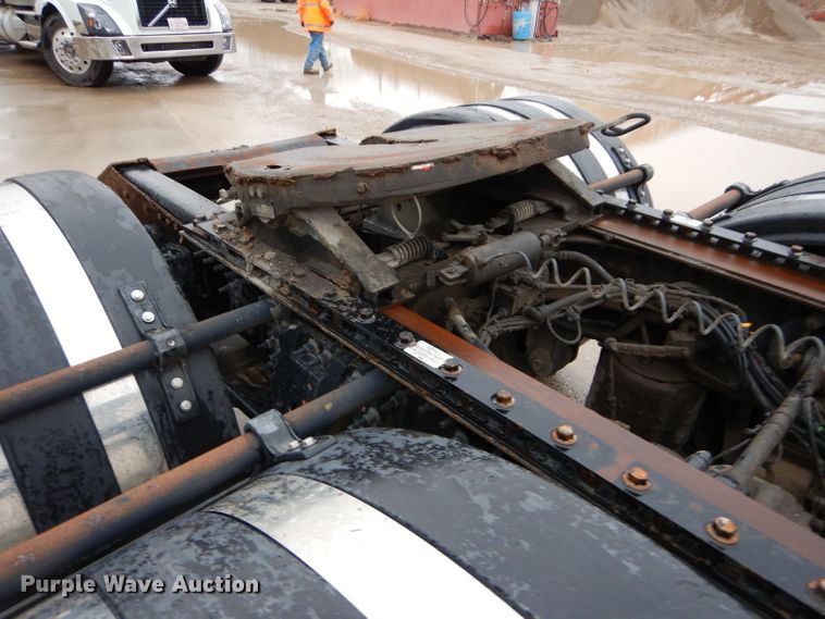 image for item DI8419 2016 Volvo VNL 730  semi truck