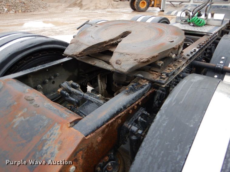 image for item DI8419 2016 Volvo VNL 730  semi truck