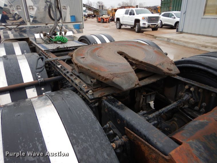 image for item DI8419 2016 Volvo VNL 730  semi truck