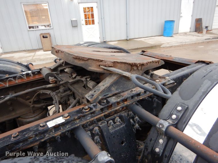 image for item DI8419 2016 Volvo VNL 730  semi truck