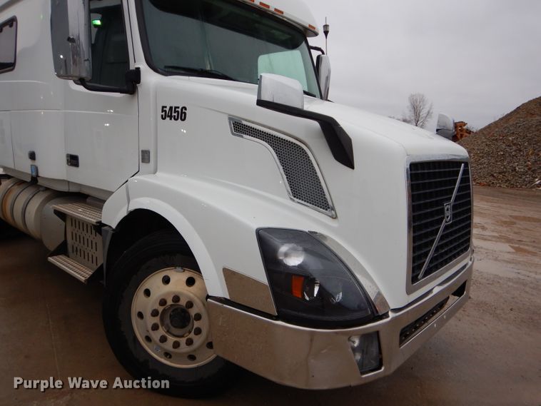 image for item DI8419 2016 Volvo VNL 730  semi truck