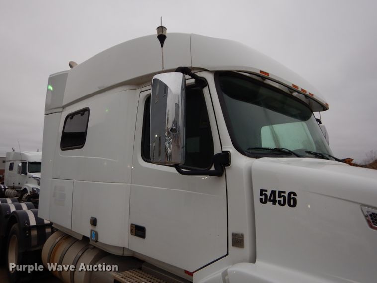 image for item DI8419 2016 Volvo VNL 730  semi truck