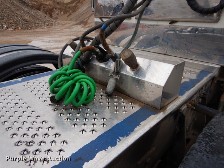 image for item DI8419 2016 Volvo VNL 730  semi truck