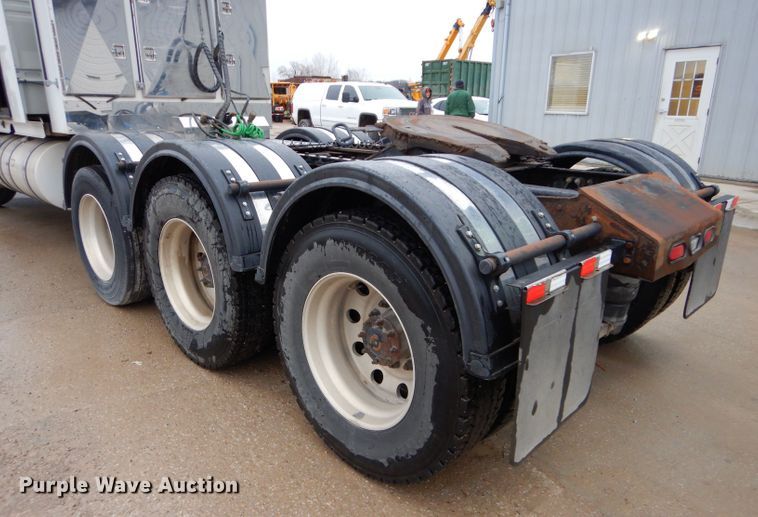 image for item DI8419 2016 Volvo VNL 730  semi truck