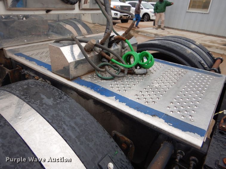 image for item DI8419 2016 Volvo VNL 730  semi truck