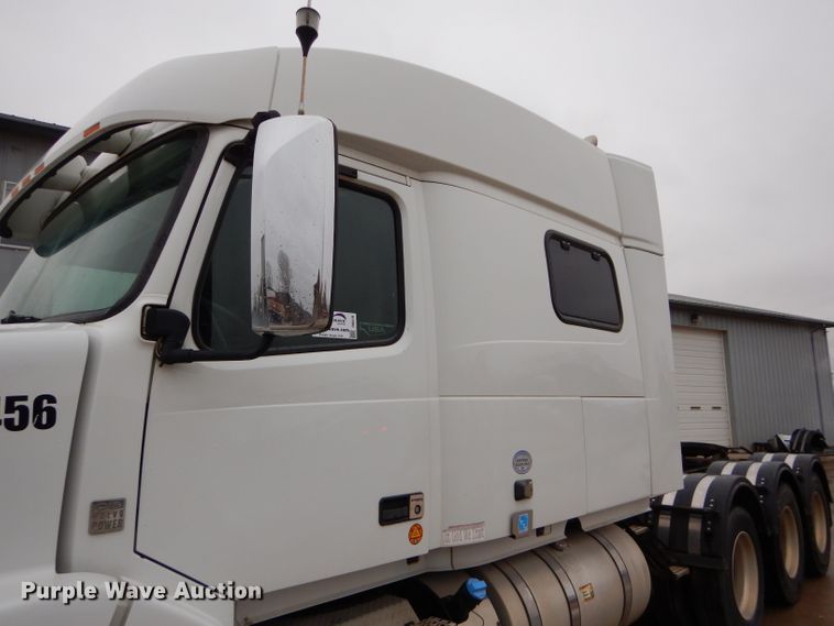 image for item DI8419 2016 Volvo VNL 730  semi truck