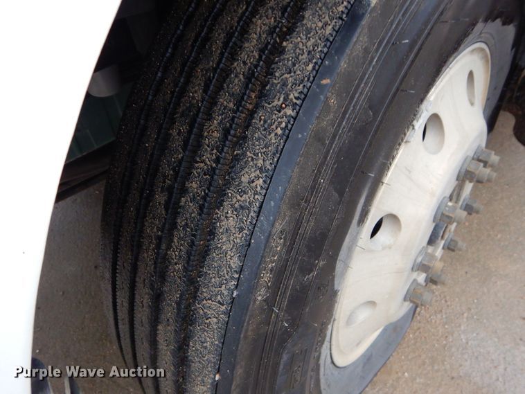 image for item DI8419 2016 Volvo VNL 730  semi truck