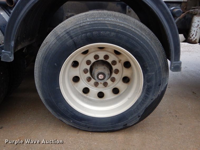 image for item DI8419 2016 Volvo VNL 730  semi truck