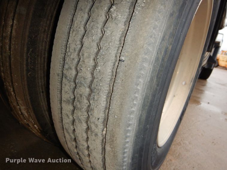 image for item DI8419 2016 Volvo VNL 730  semi truck