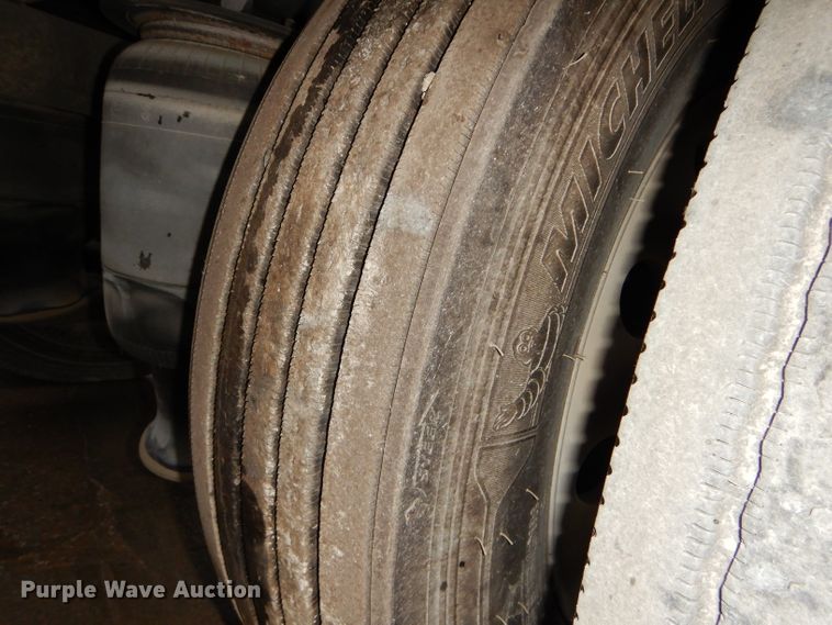 image for item DI8419 2016 Volvo VNL 730  semi truck