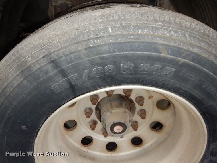 image for item DI8419 2016 Volvo VNL 730  semi truck