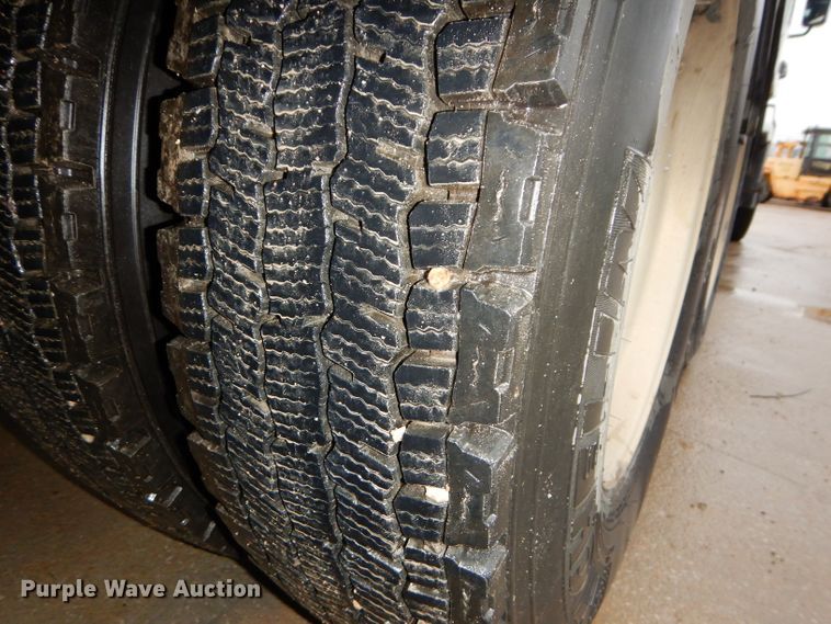 image for item DI8419 2016 Volvo VNL 730  semi truck