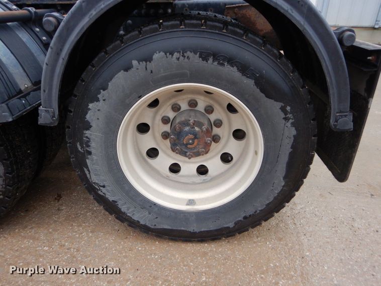 image for item DI8419 2016 Volvo VNL 730  semi truck