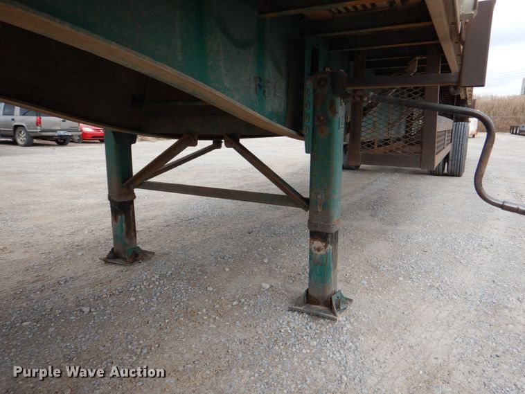 image for item DJ0329 2005 Utility FS2CHA flatbed trailer