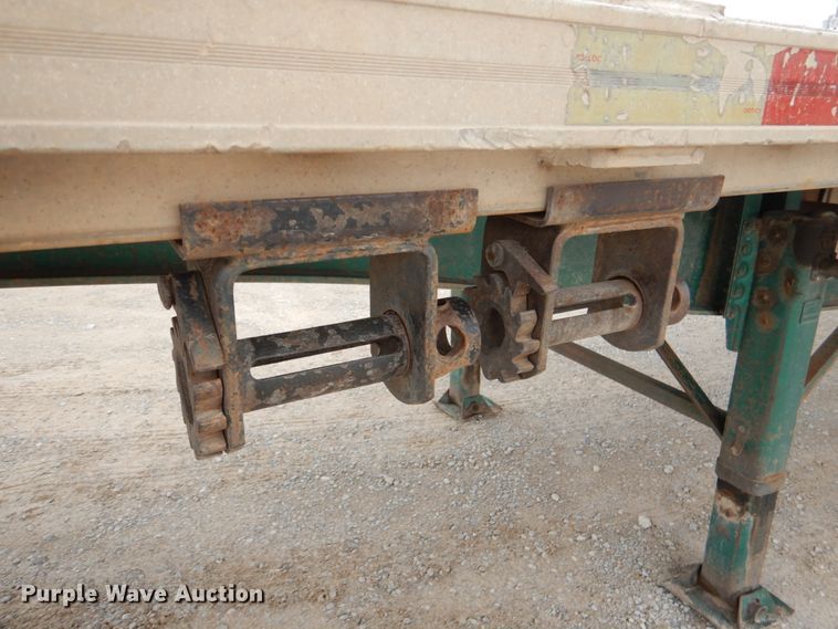 image for item DJ0329 2005 Utility FS2CHA flatbed trailer
