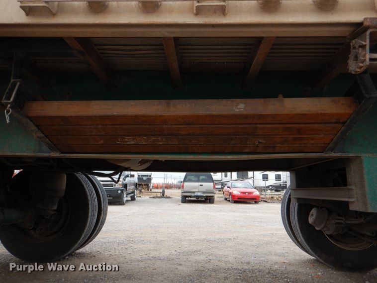 image for item DJ0329 2005 Utility FS2CHA flatbed trailer