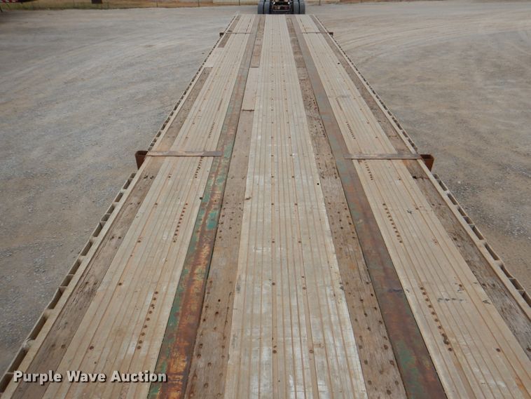 image for item DJ0329 2005 Utility FS2CHA flatbed trailer