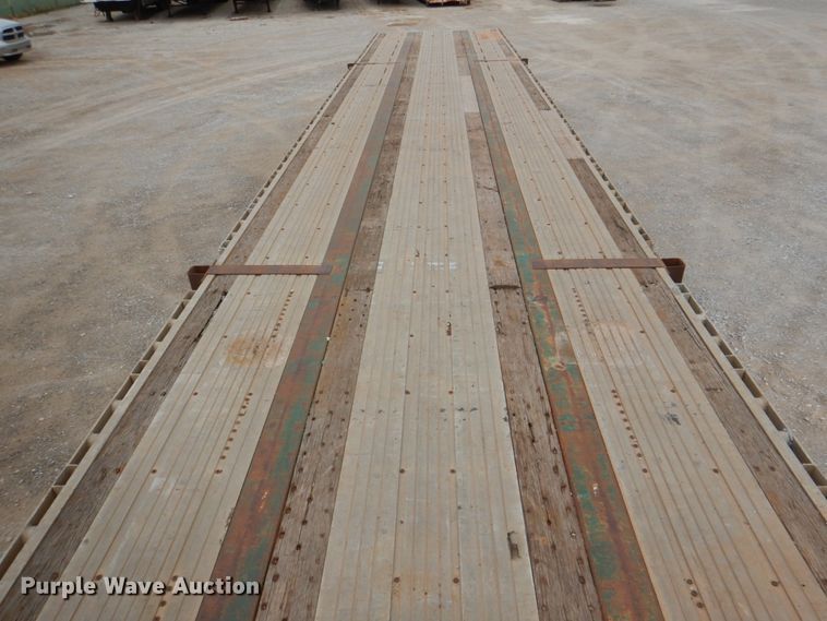 image for item DJ0329 2005 Utility FS2CHA flatbed trailer