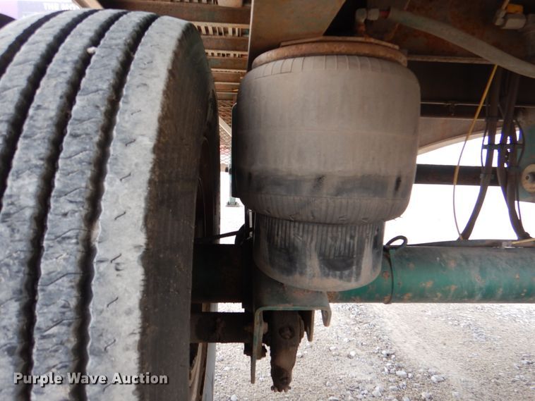 image for item DJ0329 2005 Utility FS2CHA flatbed trailer