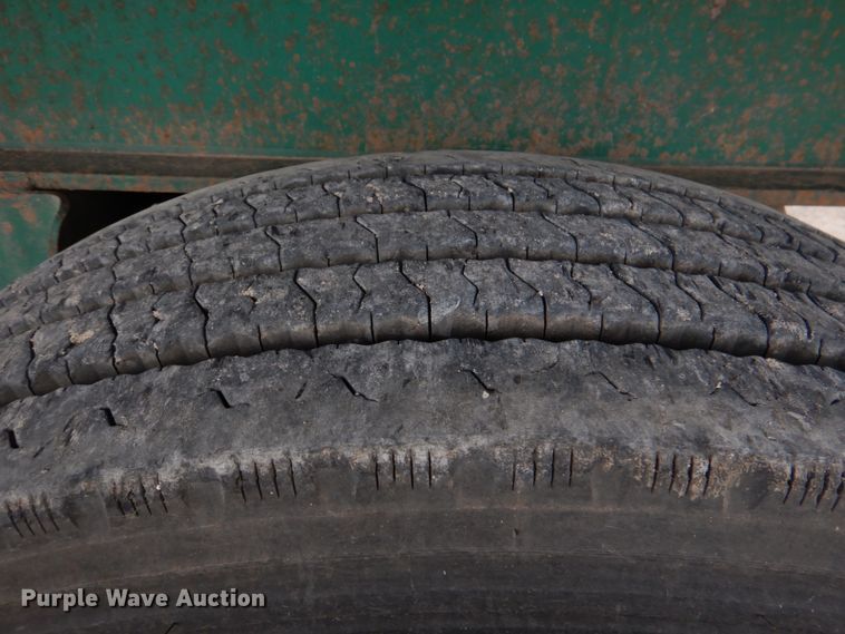 image for item DJ0329 2005 Utility FS2CHA flatbed trailer