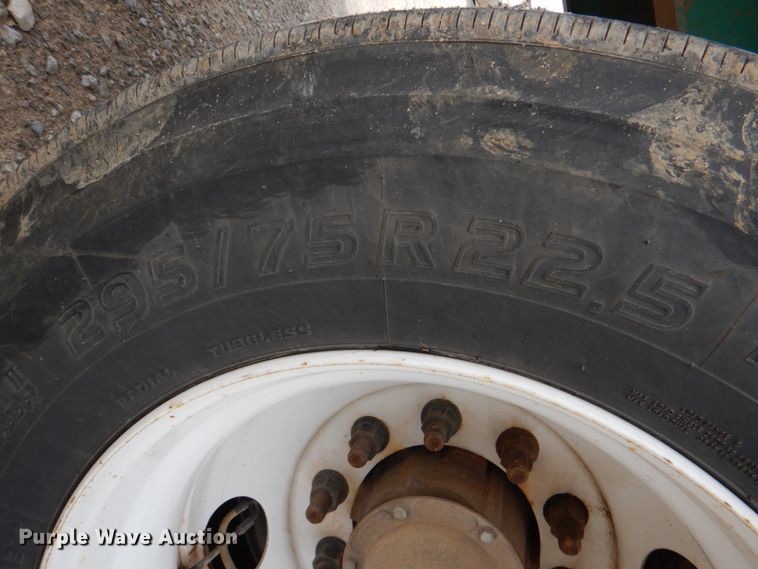 image for item DJ0329 2005 Utility FS2CHA flatbed trailer