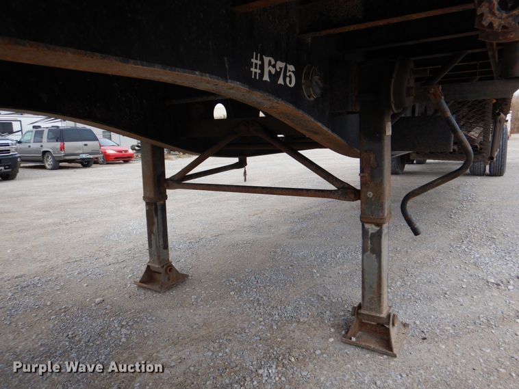 image for item DJ0330 2001 Viking VFH48102T flatbed trailer