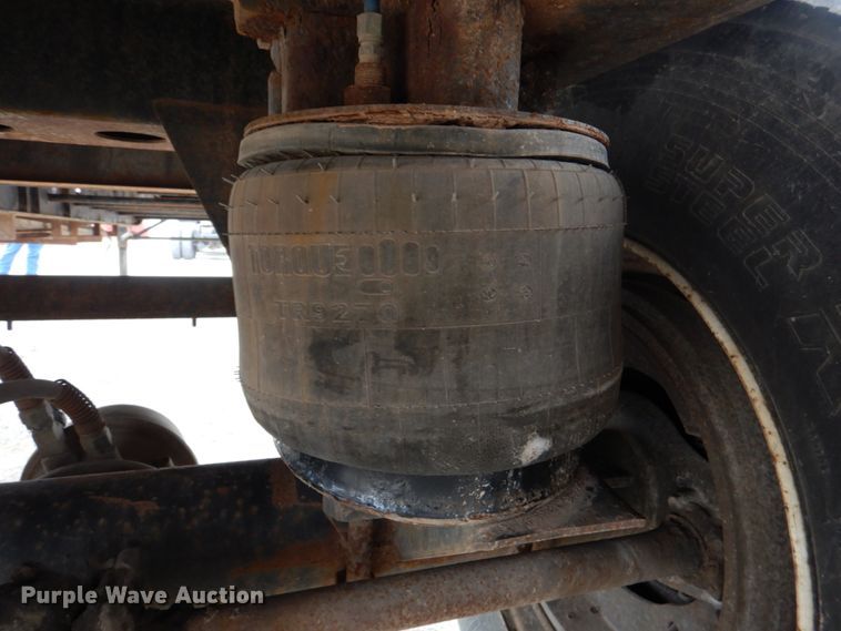 image for item DJ0330 2001 Viking VFH48102T flatbed trailer