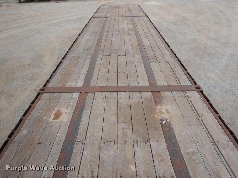 image for item DJ0330 2001 Viking VFH48102T flatbed trailer