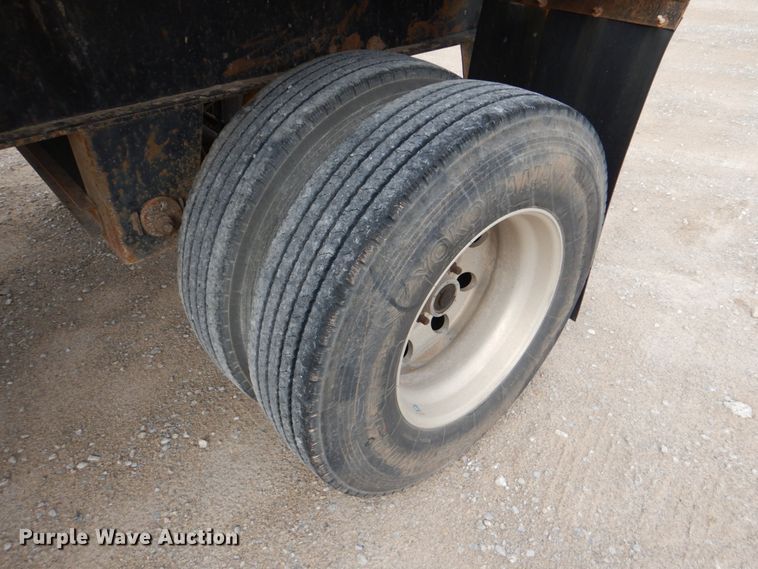 image for item DJ0330 2001 Viking VFH48102T flatbed trailer