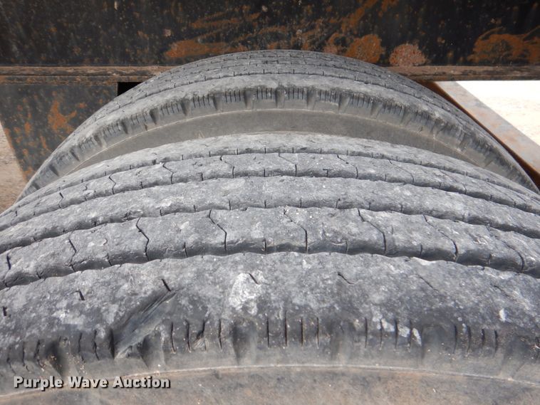 image for item DJ0330 2001 Viking VFH48102T flatbed trailer