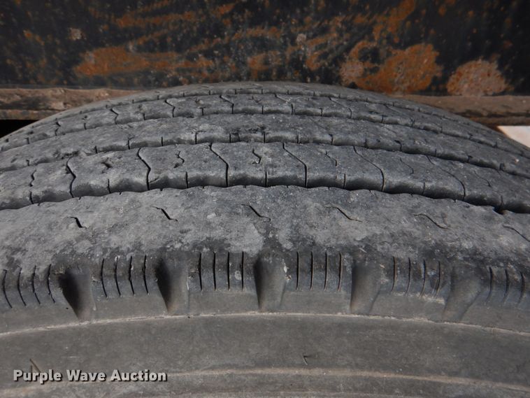 image for item DJ0330 2001 Viking VFH48102T flatbed trailer