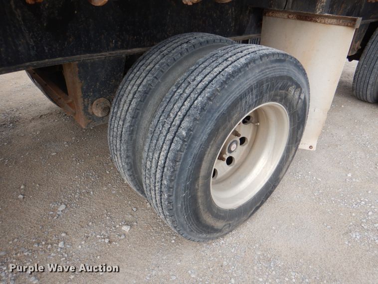 image for item DJ0330 2001 Viking VFH48102T flatbed trailer