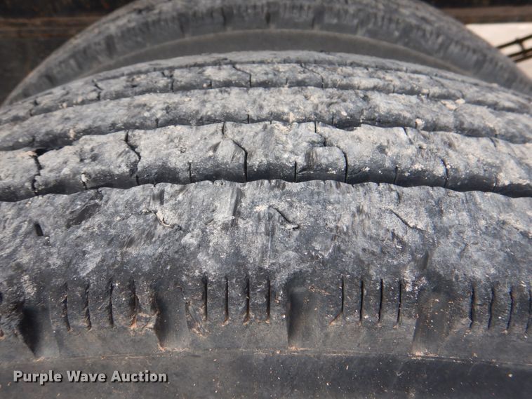 image for item DJ0330 2001 Viking VFH48102T flatbed trailer