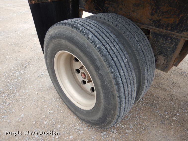 image for item DJ0330 2001 Viking VFH48102T flatbed trailer