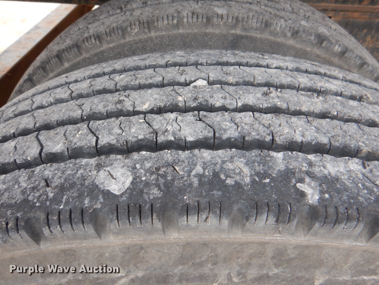 image for item DJ0330 2001 Viking VFH48102T flatbed trailer