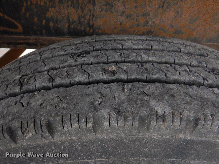 image for item DJ0330 2001 Viking VFH48102T flatbed trailer