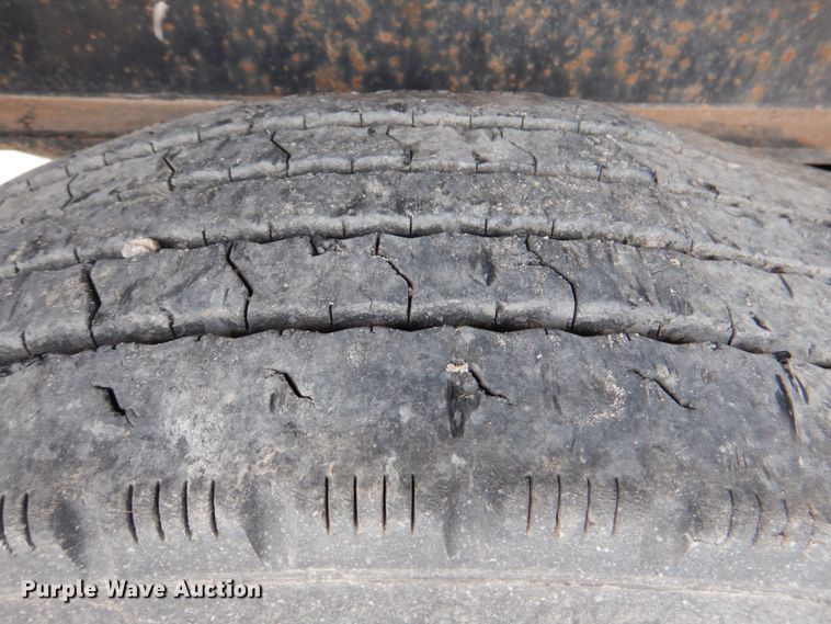 image for item DJ0330 2001 Viking VFH48102T flatbed trailer