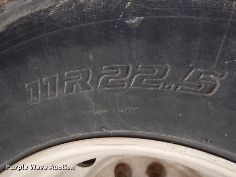 image for item DJ0330 2001 Viking VFH48102T flatbed trailer