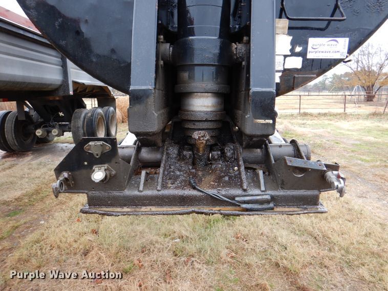 image for item DJ0349 2007 Ranch end dump trailer