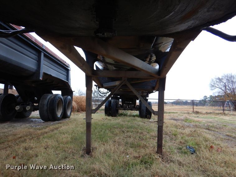 image for item DJ0349 2007 Ranch end dump trailer
