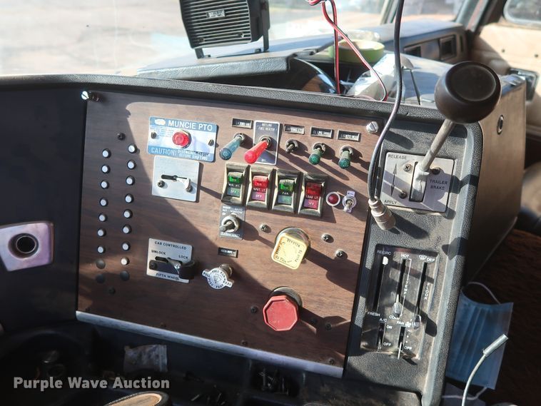 image for item DJ1819 1984 Peterbilt 362  semi truck