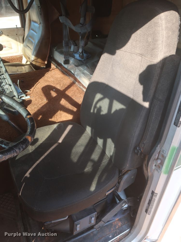 image for item DJ1819 1984 Peterbilt 362  semi truck